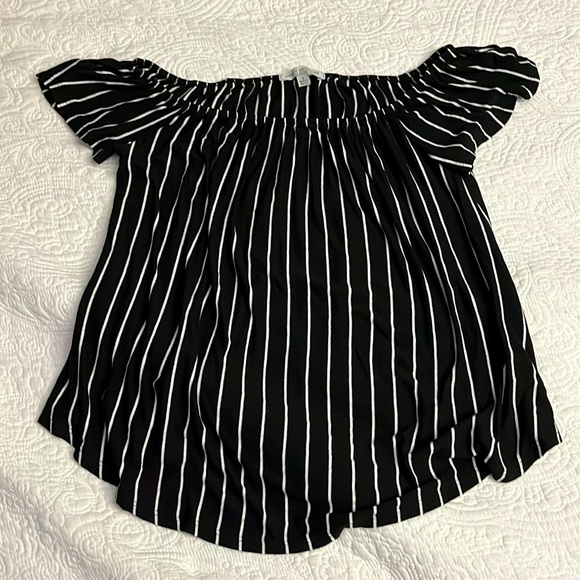 Green Envelope Tops - Green envelope Los Angeles women’s short sleeve shirt black with white stripes